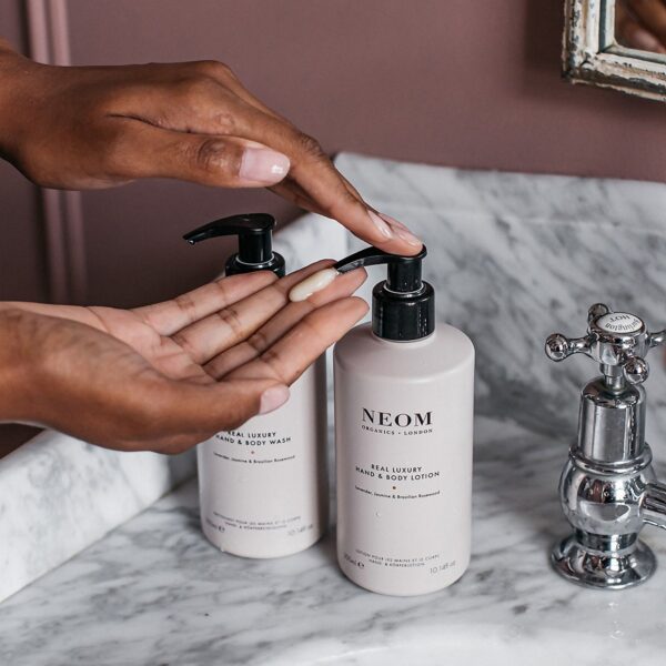 Neom Wellbeing London Scent To De-Stress - Real Luxury Body & Hand Lotion 300ml — изображение 4