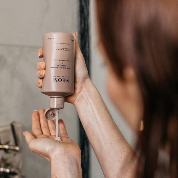 Neom Wellbeing London Scent To Boost Your Energy - Super Shower Power Shampoo 300ml — изображение 2