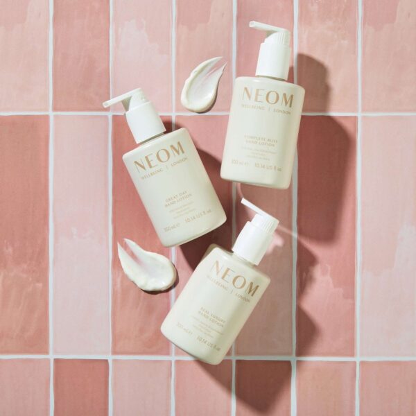 Neom Wellbeing London Scent To Calm & Relax Complete Bliss Hand Lotion 300ml — изображение 6