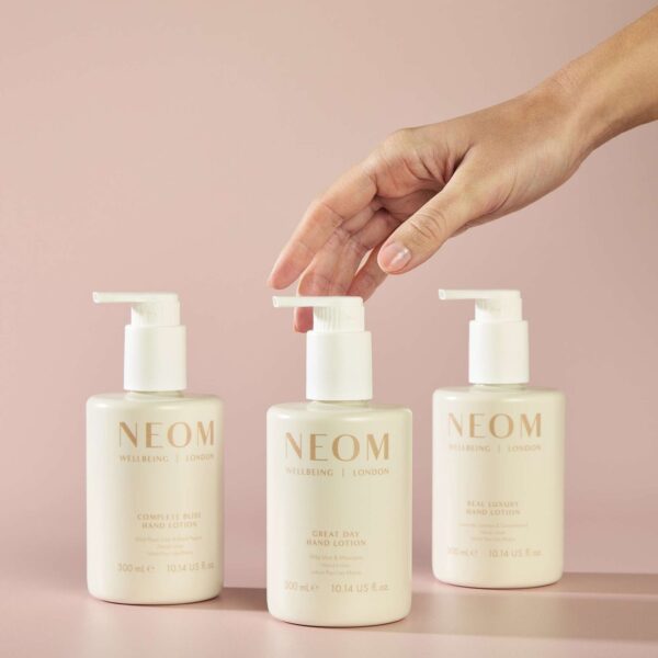 Neom Wellbeing London Scent To Calm & Relax Complete Bliss Hand Lotion 300ml — изображение 7